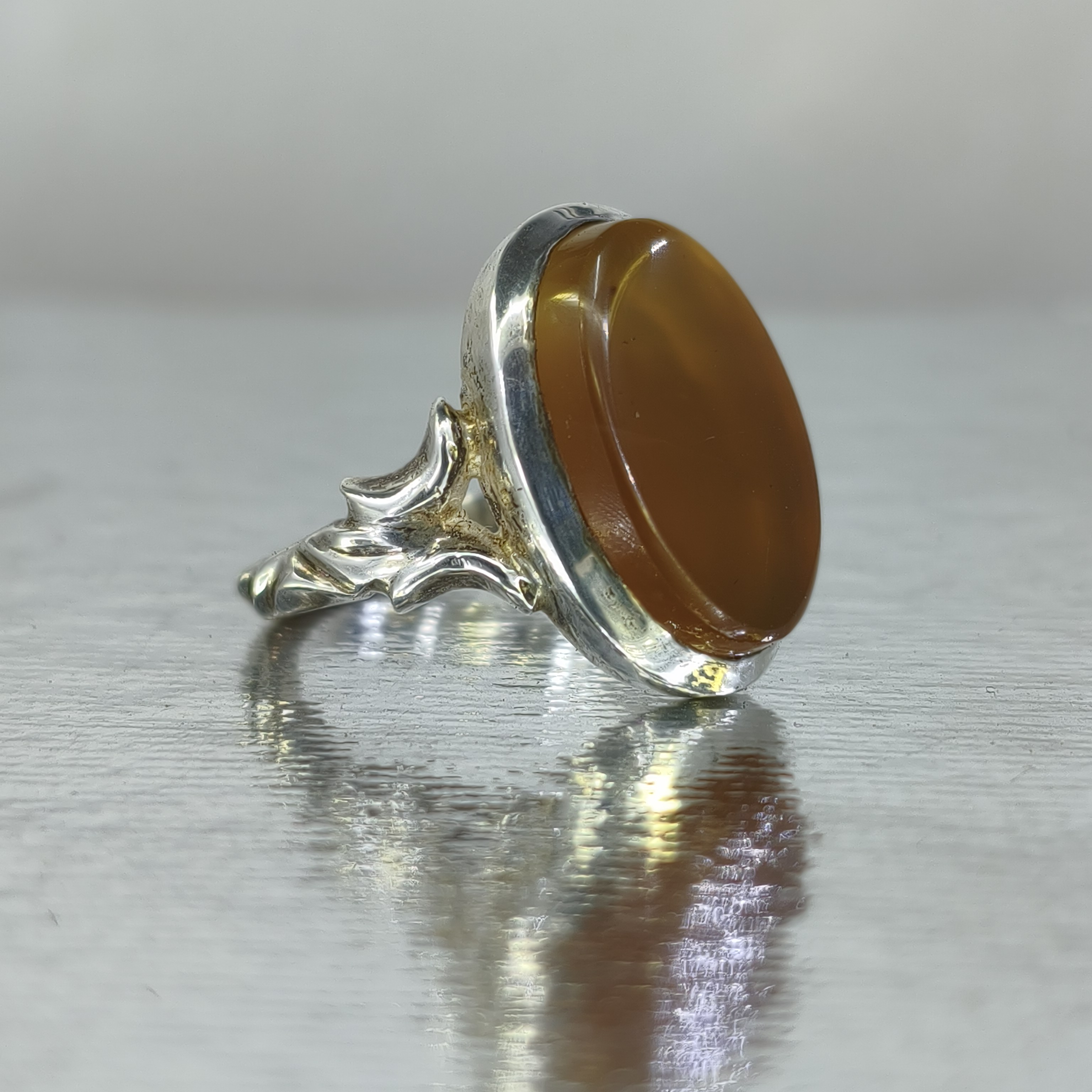 انگشتر مردانه رکاب صفوی دست ساز عقیق عسلی رنگ طبیعی