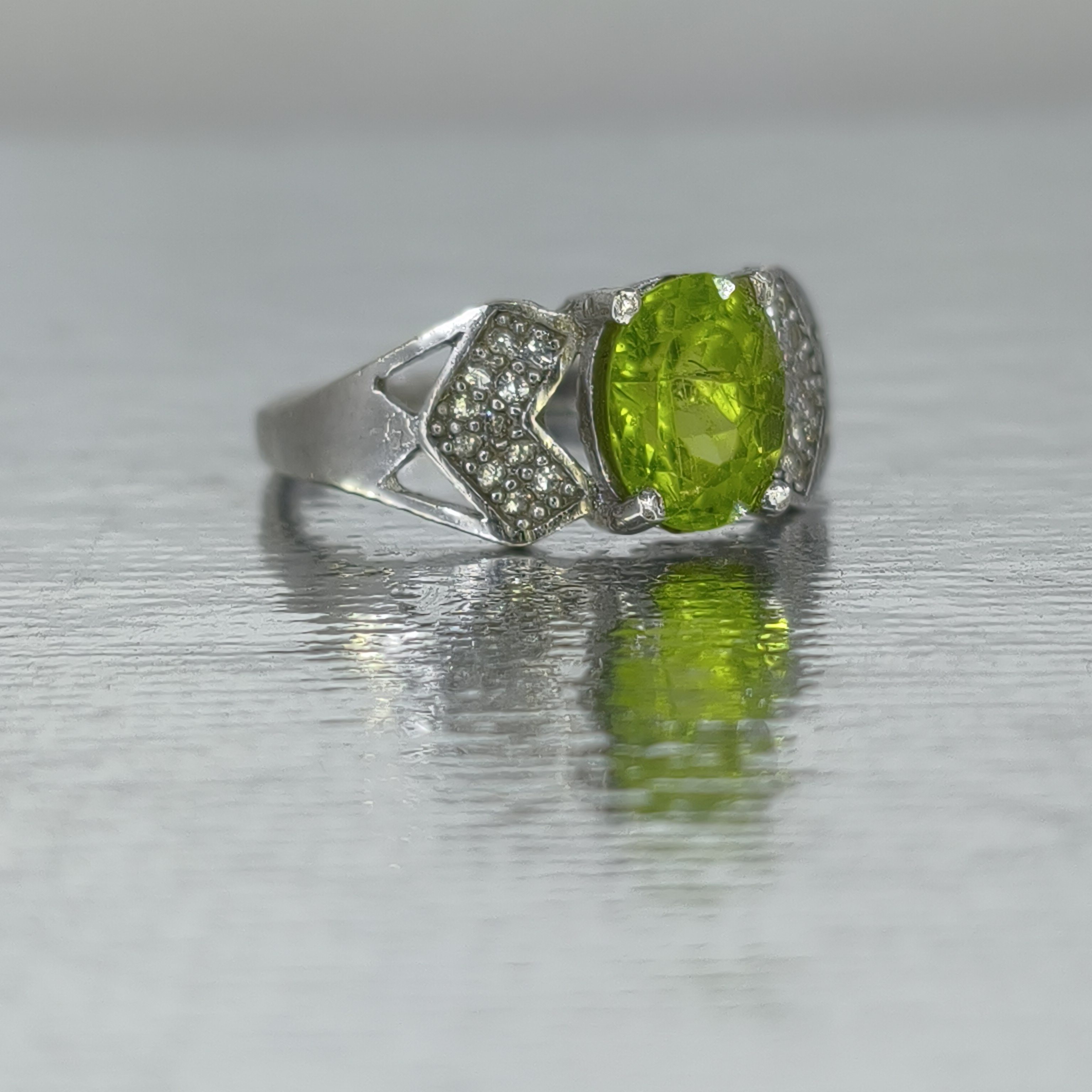 انگشتر زنانه زبرجد معدنی آبکاری رادیوم