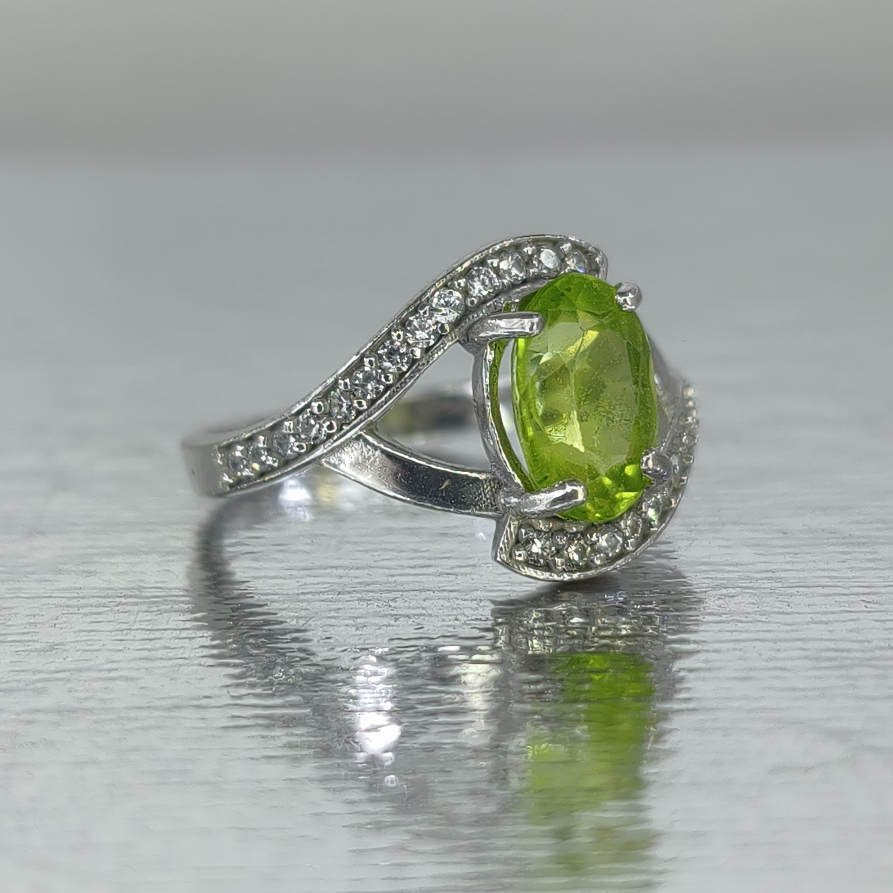 انگشتر زنانه زبرجد معدنی رکاب آبکاری رادیوم