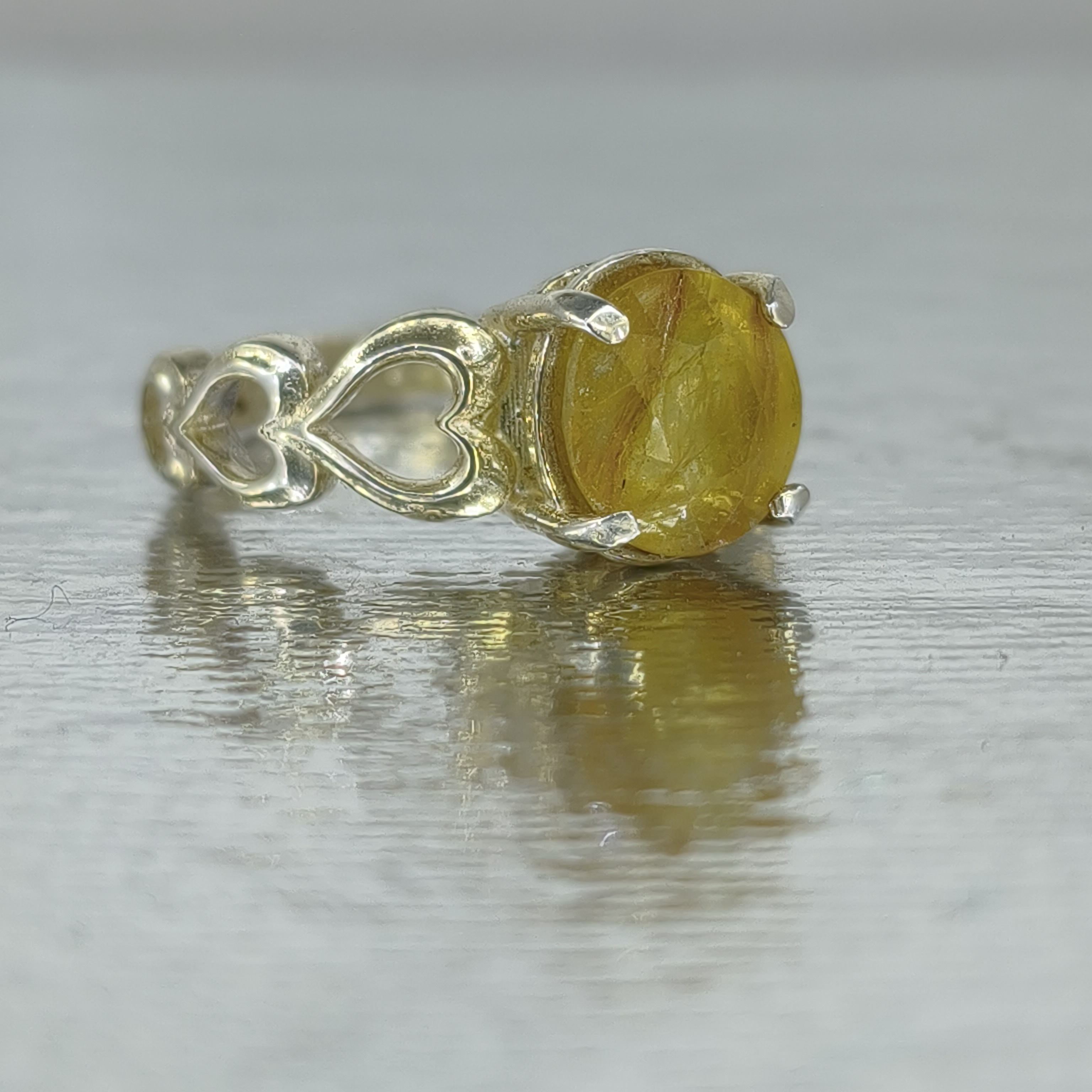 انگشتر نقره زنانه یاقوت زرد معدنی